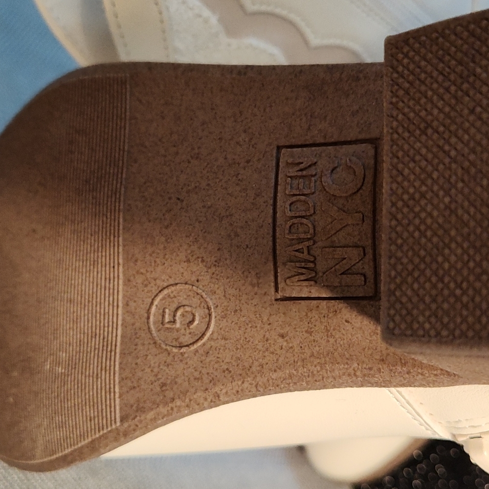 Madden NYC Boots - Picture 9 of 9